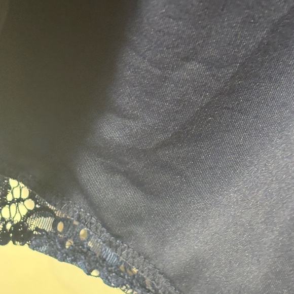 OURS lace short sleeve dress on or off the shoulder. Size  Xl. Stunning lace - Picture 4 of 7